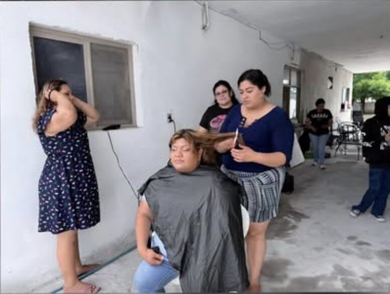 ICATEC realizó en San Juan de Sabinas una jornada comunitaria con cortes de cabello gratuitos, beneficiando a familias y fortaleciendo la economía local.