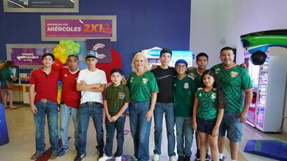Alcaldesa Laura Jiménez y Cinépolis Múzquiz reconocen a jóvenes deportistas con experiencia mundialista