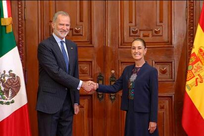 Claudia Sheinbaum recibió al rey Felipe VI en Palacio Nacional en su primer encuentro, reactivando el diálogo diplomático entre México y España tras siete