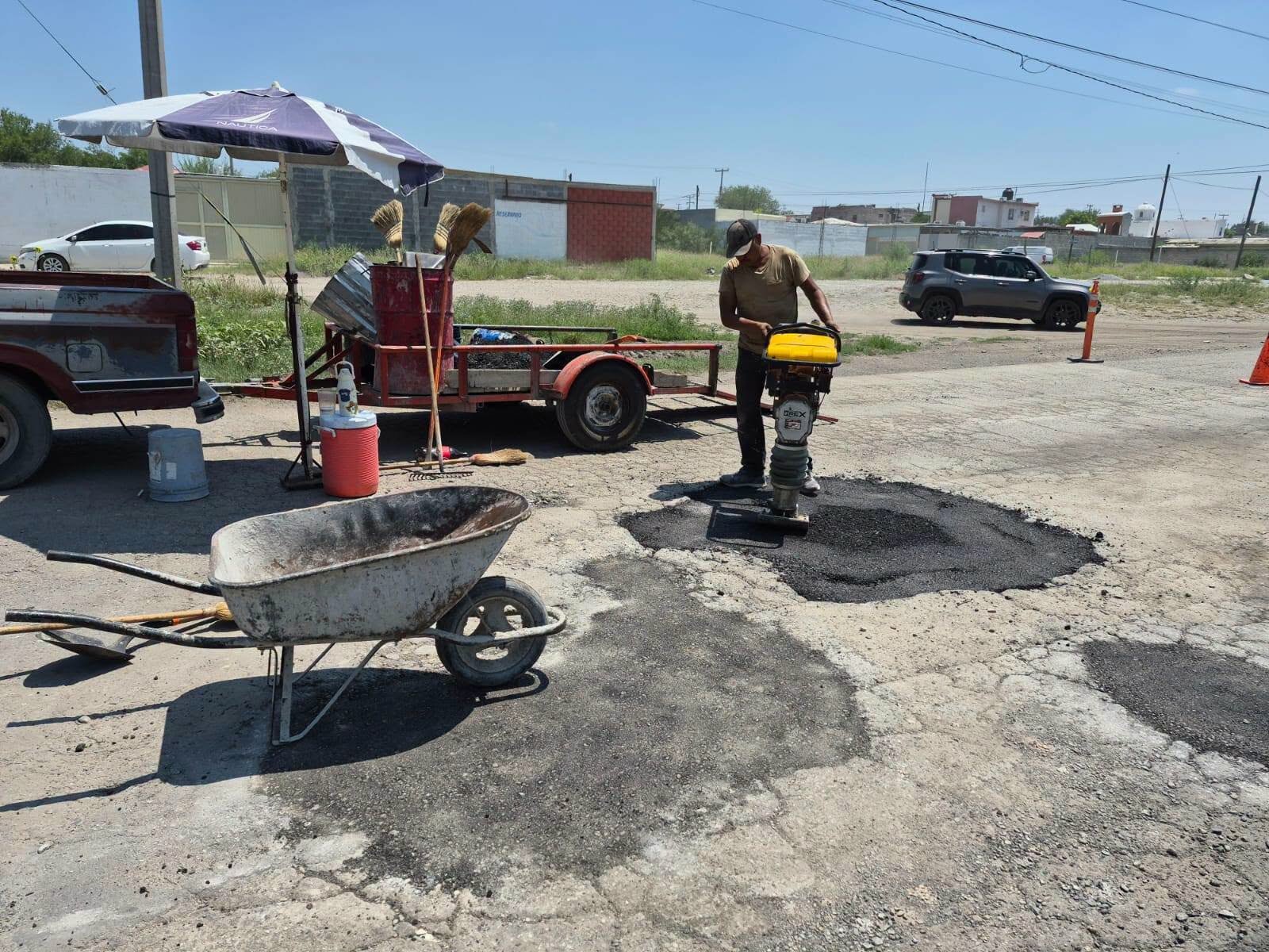 San Juan de Sabinas mantiene trabajos permanentes de bacheo