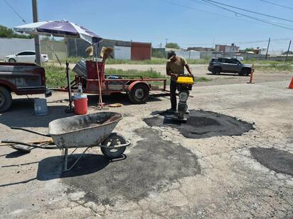 San Juan de Sabinas mantiene trabajos permanentes de bacheo
