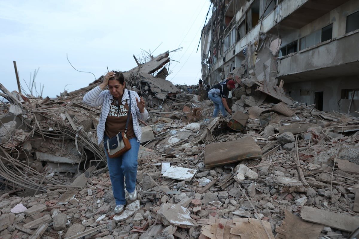 Suman 235 muertos y 4 mil 300 heridos tras terremotos en Venezuela