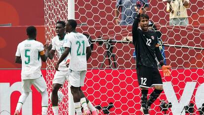 Senegal golea 5-0 a Irak y sueña con los 16vos de final del Mundial