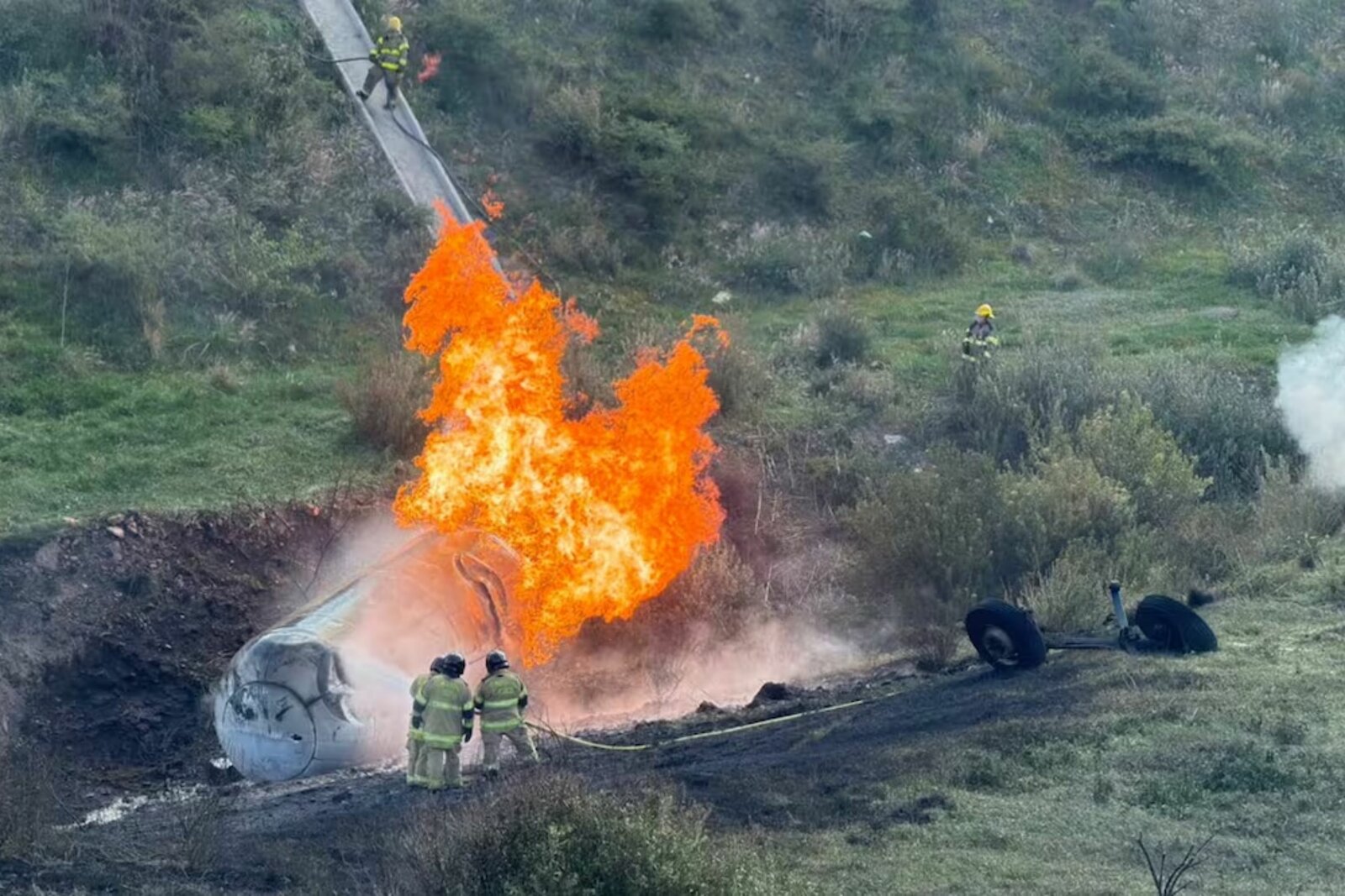 Explosión de pipa de gas en la Texcoco-Calpulalpan deja dos muertos