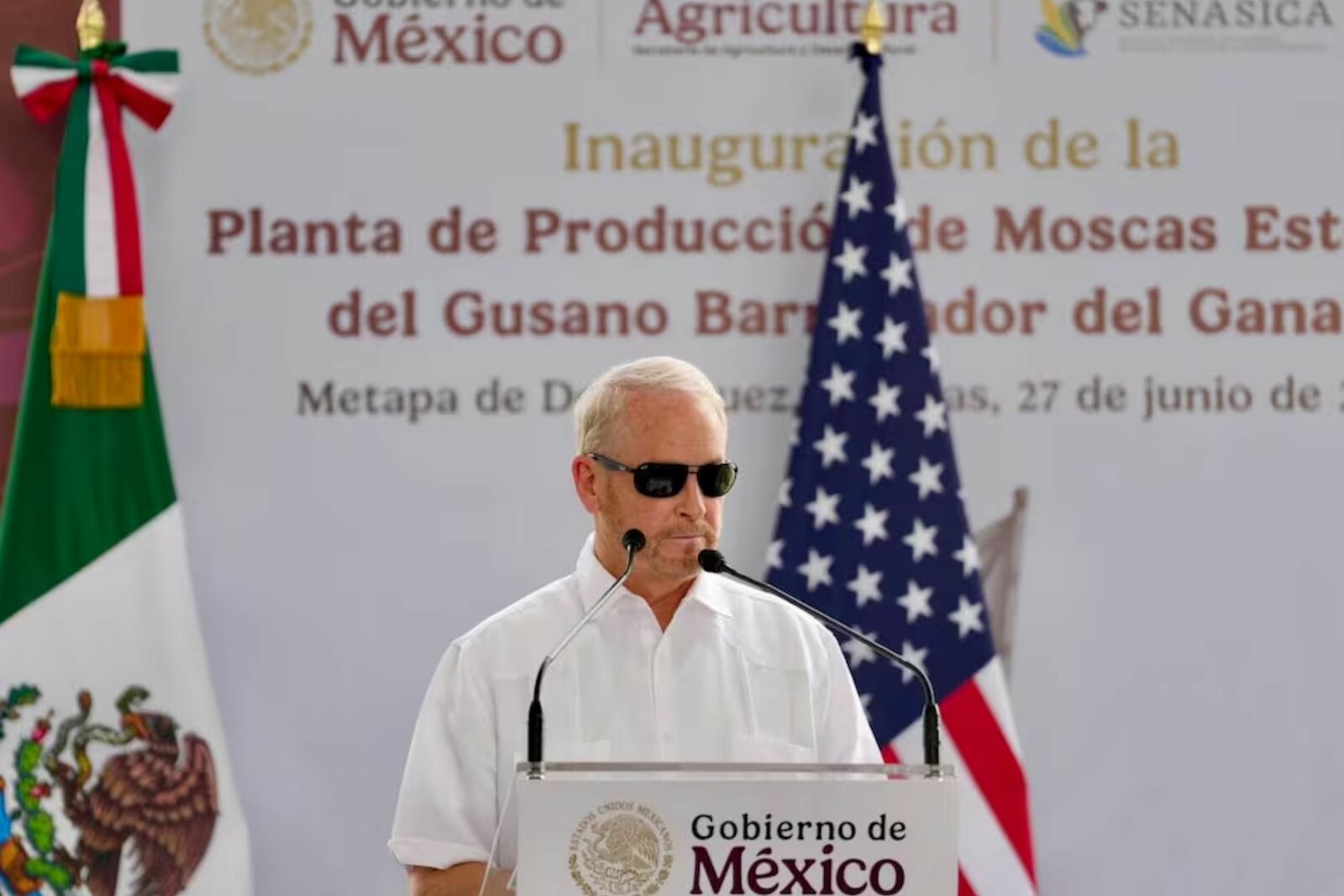 Embajador Johnson celebra inauguración de planta de moscas estériles contra gusano barrenador en Chiapas