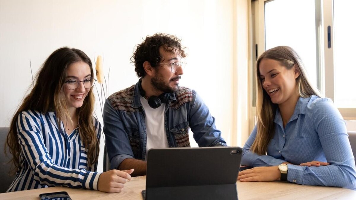 Las generaciones más jóvenes de EU temen cada vez más la adultez, según un estudio