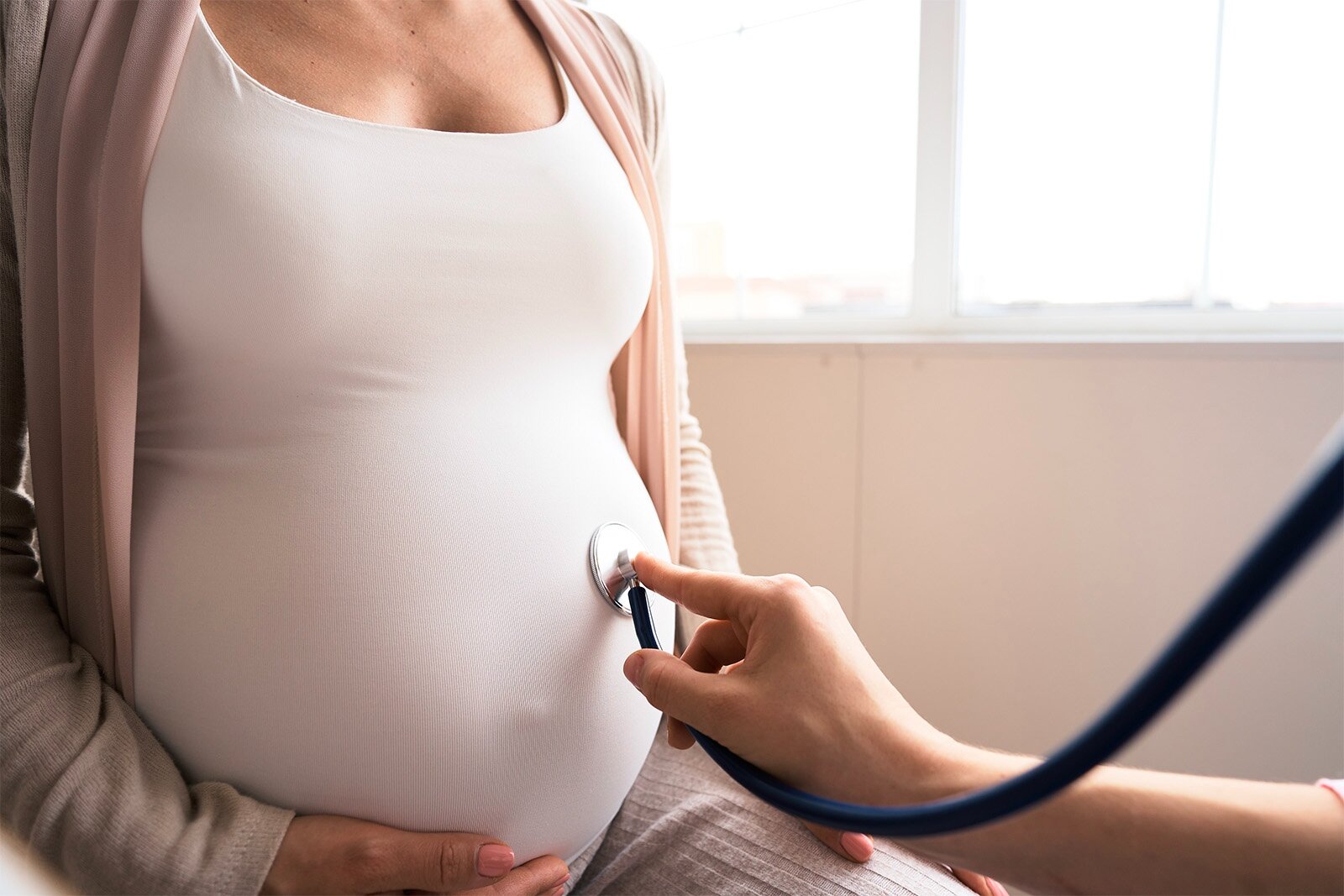 Las mujeres con preeclampsia tienen un mayor riesgo de hipertensión posterior y ERC