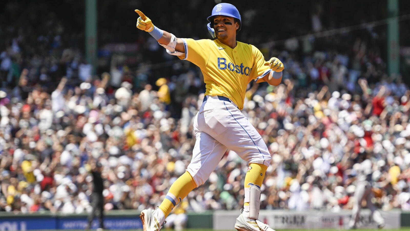 Yoshida y Contreras castigan a Cole en triunfo de Boston