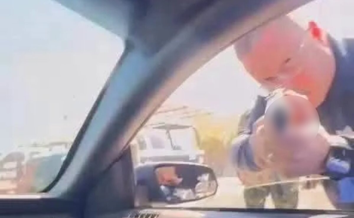 Separan del cargo a jefe de Tránsito de Guaymas tras apuntar con arma a conductor