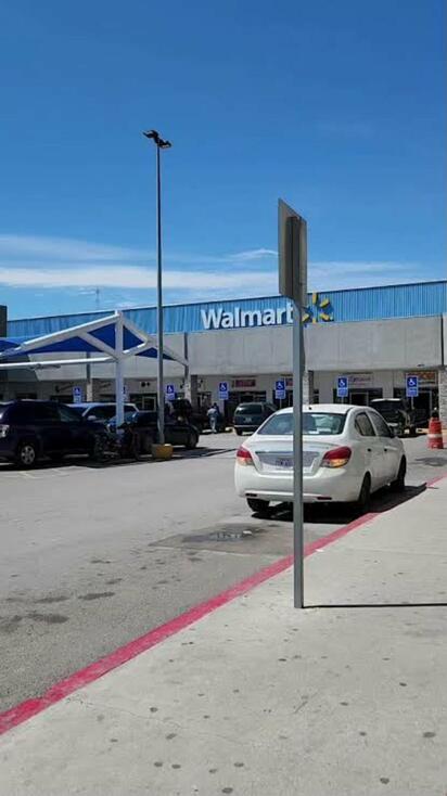 Crece inconformidad por presunto adeudo en obra de Walmart en Piedras Negras