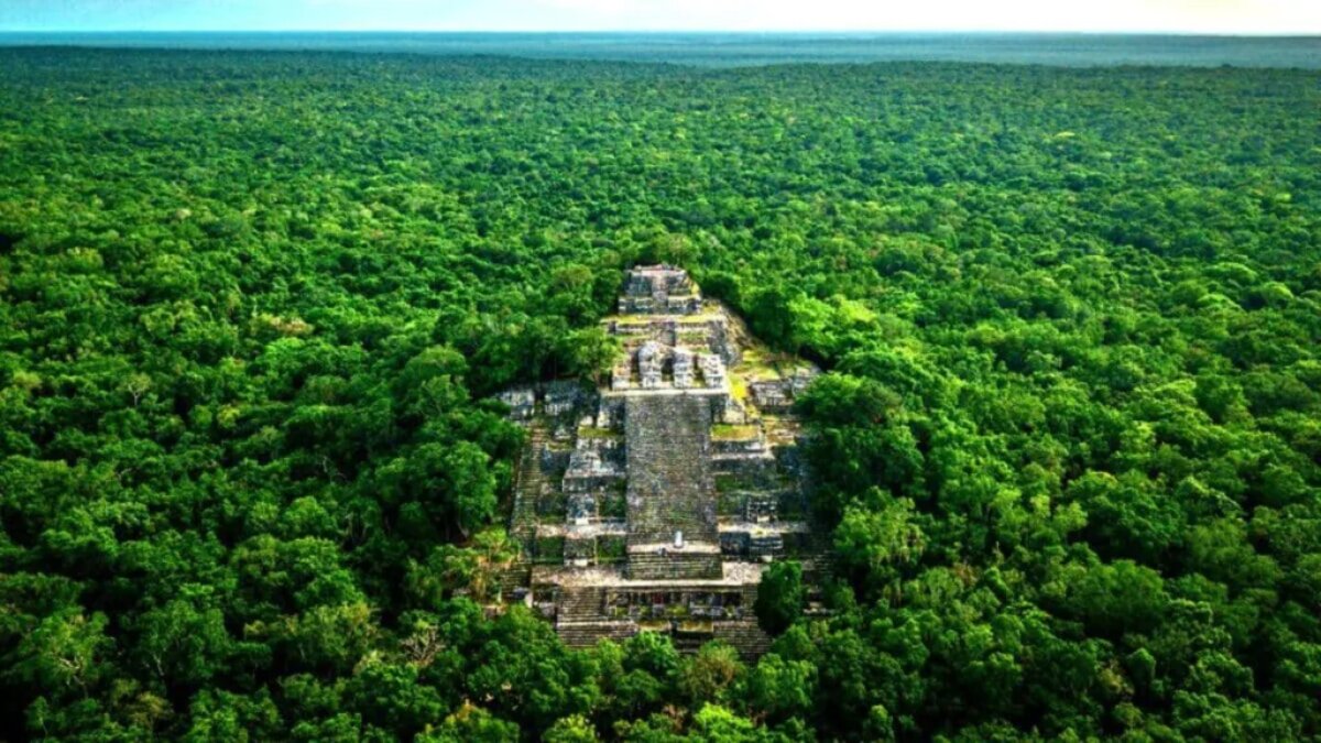 Arqueólogos descubren ciudad maya oculta de 15 hectáreas en Campeche