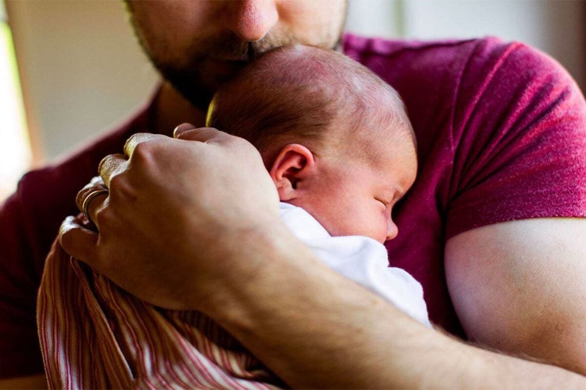 Iniciativa busca aumentar a 20 días licencia de paternidad