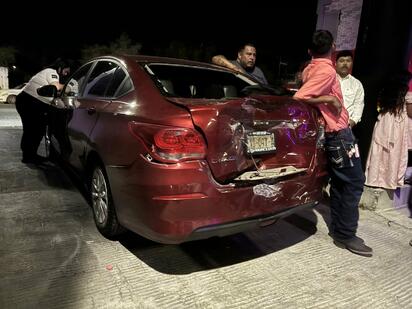 Familia resulta ilesa tras ser impactada por camioneta en el Pape