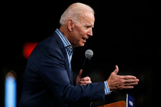Biden llama “perdedor” a Trump y lo acusa de corrupción durante una gala demócrata