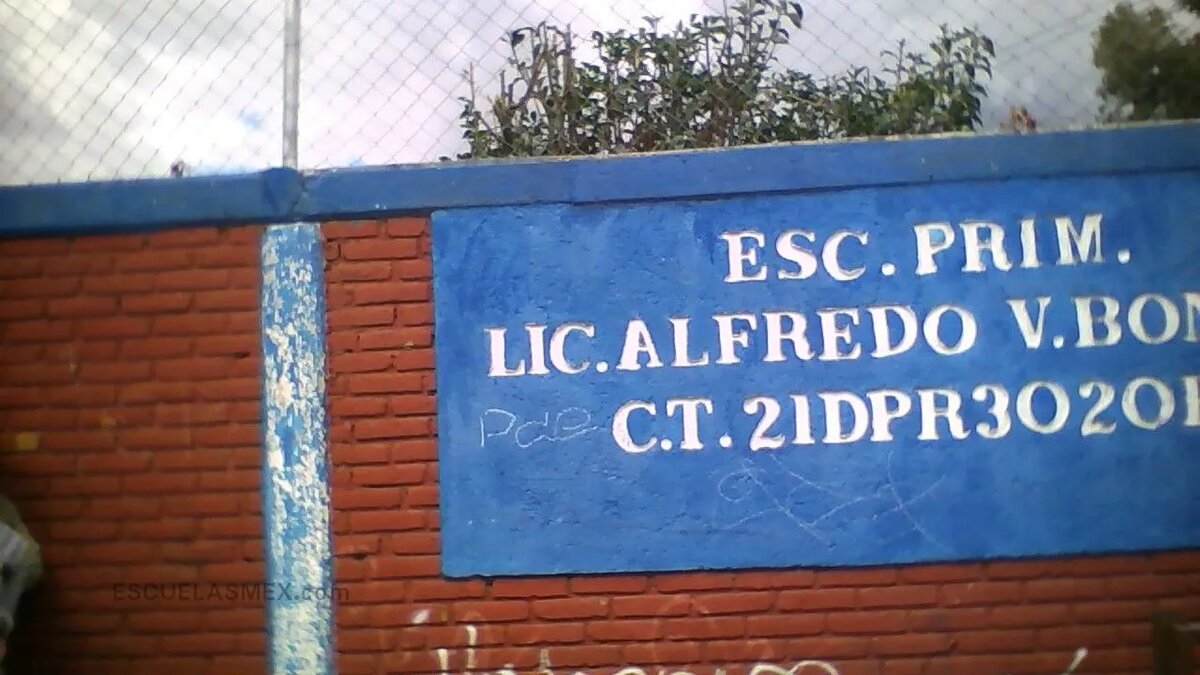Acusaciones y protesta: escuela en Puebla queda cerrada por conflicto interno