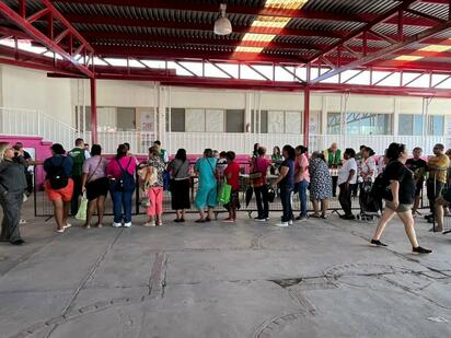 Mercadito Mejora Coahuila fortalece la economía familiar con productos a bajo costo y servicios gratuitos en Monclova