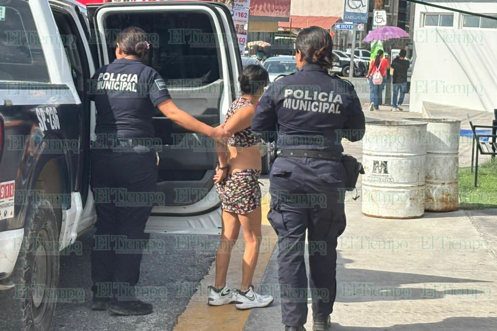 Detienen a madre por violencia familiar; Policía Municipal rescata a dos menores