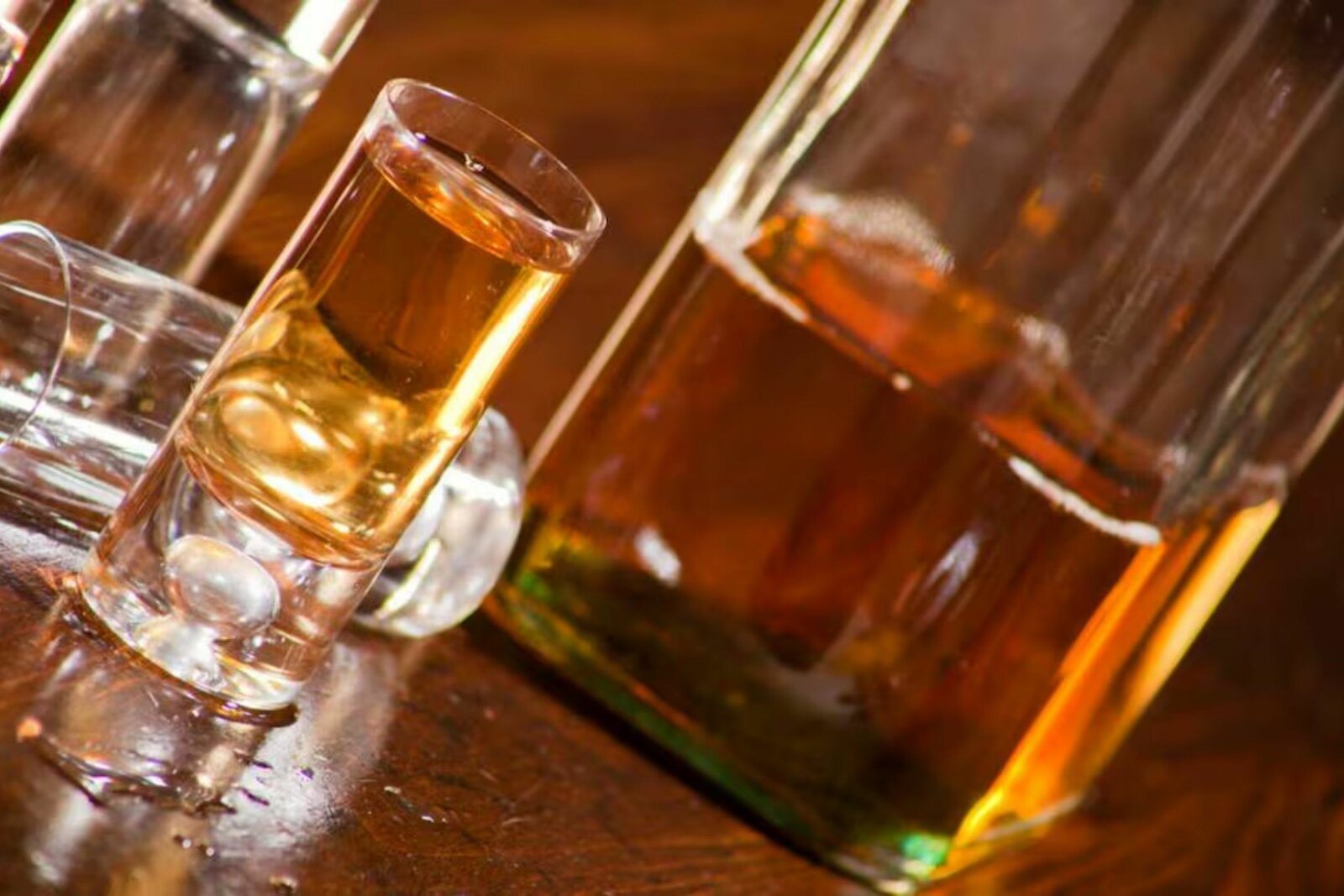 Muere hombre por consumir tequila adulterado en Guanajuato; suman 6 víctimas