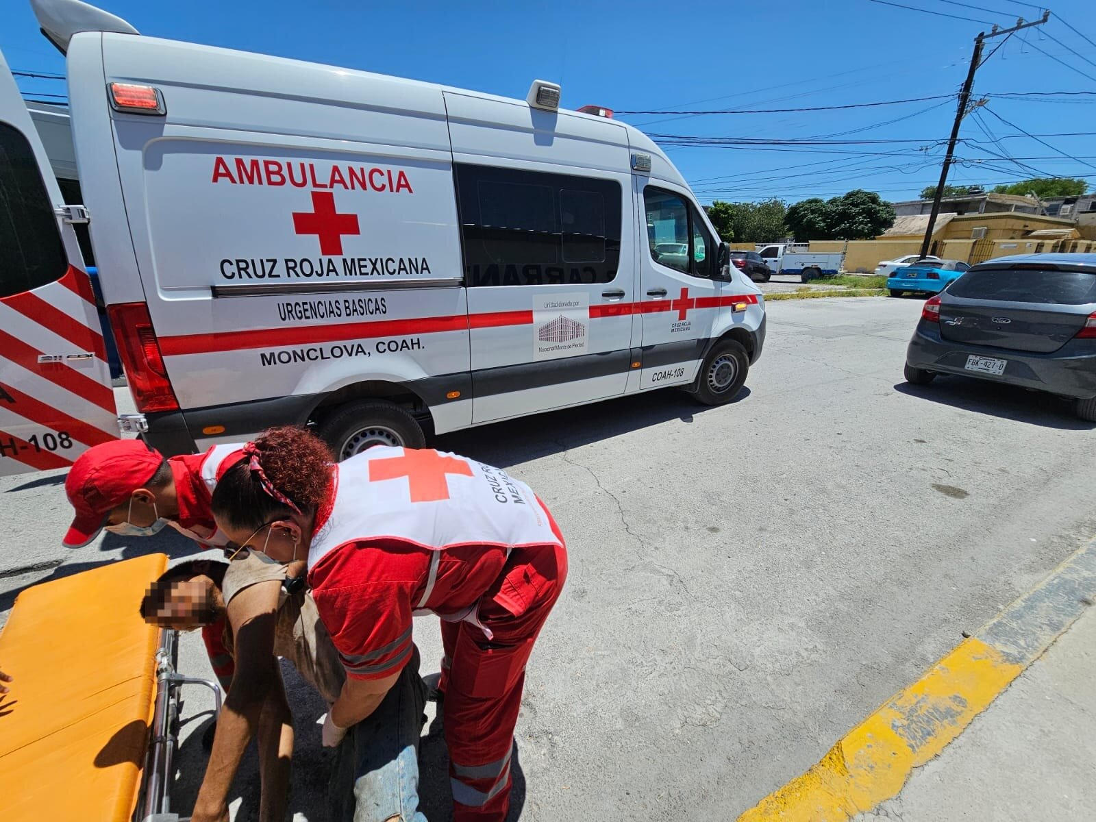 Hallan a indigente herido y lo trasladan de urgencia al Hospital General