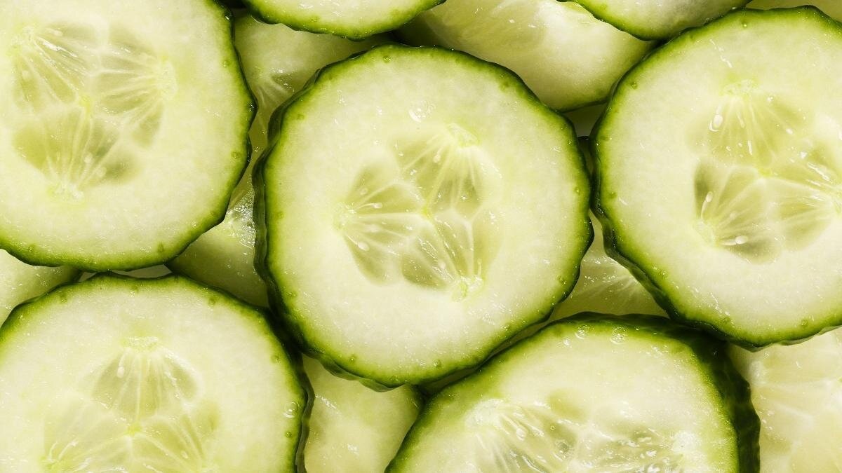 9 alimentos hidratantes clave para evitar la ola de calor
