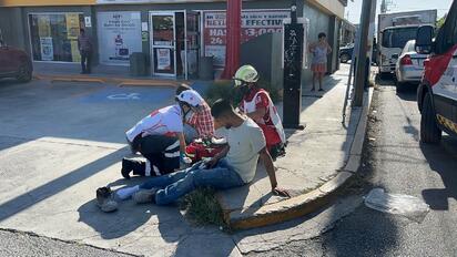 Vuelcan trabajadores tras fuerte choque en crucero de Saltillo; seis resultan con golpes