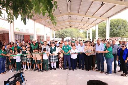 Entregan nueva techumbre para fortalecer educación en San Juan de Sabinas