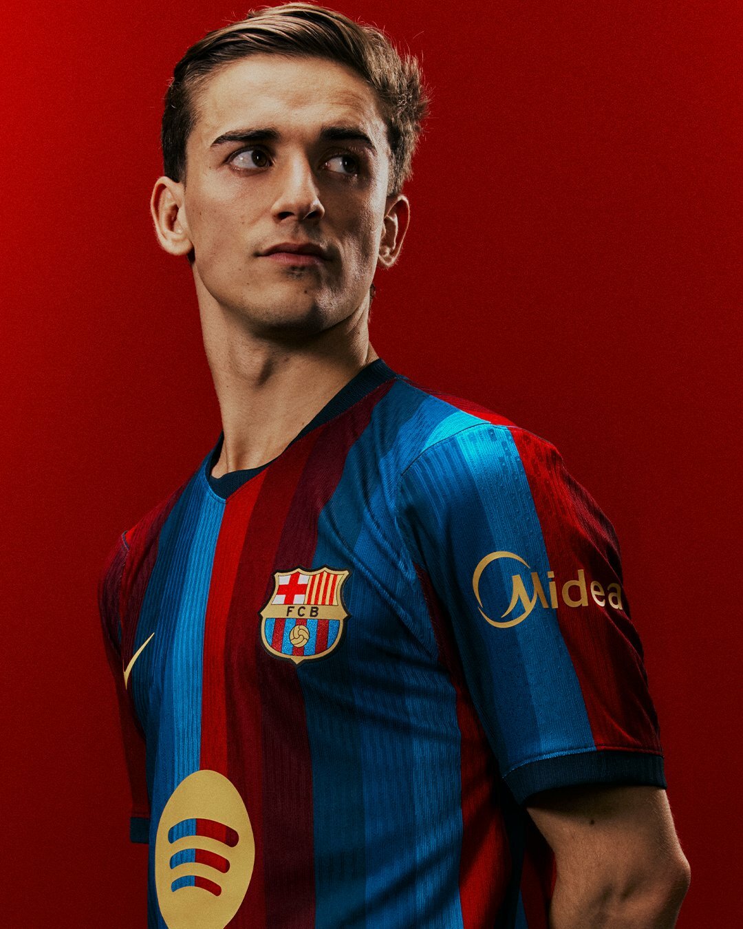 FC Barcelona presenta su nueva camiseta local para la temporada 2026-27