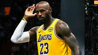 LeBron James deja Lakers tras ocho temporadas y busca nuevo equipo