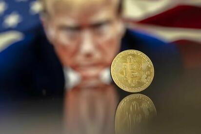 Un informe financiero de Donald Trump reveló ingresos millonarios relacionados con criptomonedas, aumentando el peso de los activos digitales