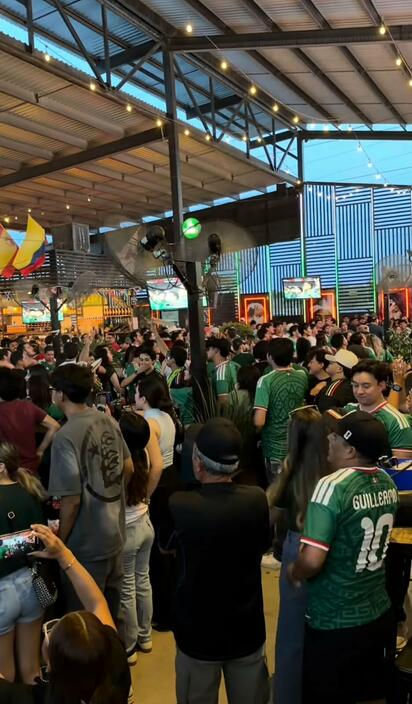 Restaurantes registran lleno total durante el partido de México
