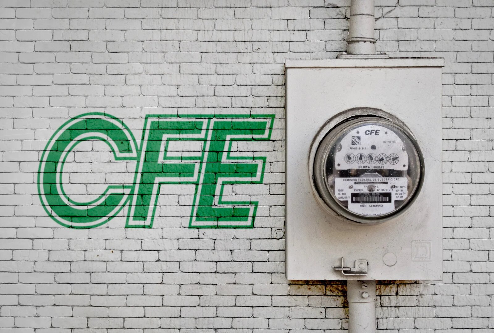 Más postes, medidores y redes: así busca la CFE reducir las fallas eléctricas