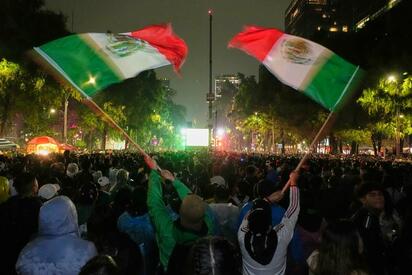 Tras el fallecimiento y lesiones durante los festejos por el triunfo de México, Claudia Sheinbaum informó que analizará reforzar las medidas preventivas