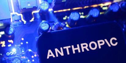 Anthropic anunció que restablecerá el acceso mundial a sus modelos de inteligencia artificial tras el levantamiento de restricciones de Estados Unidos.