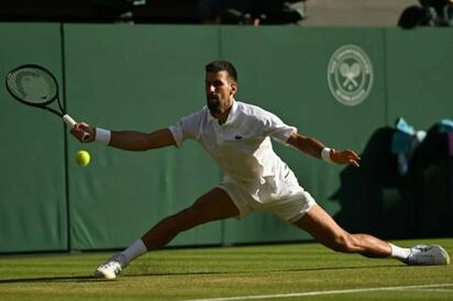 Djokovic arrolla a Tsitsipas y avanza a tercera ronda en Wimbledon