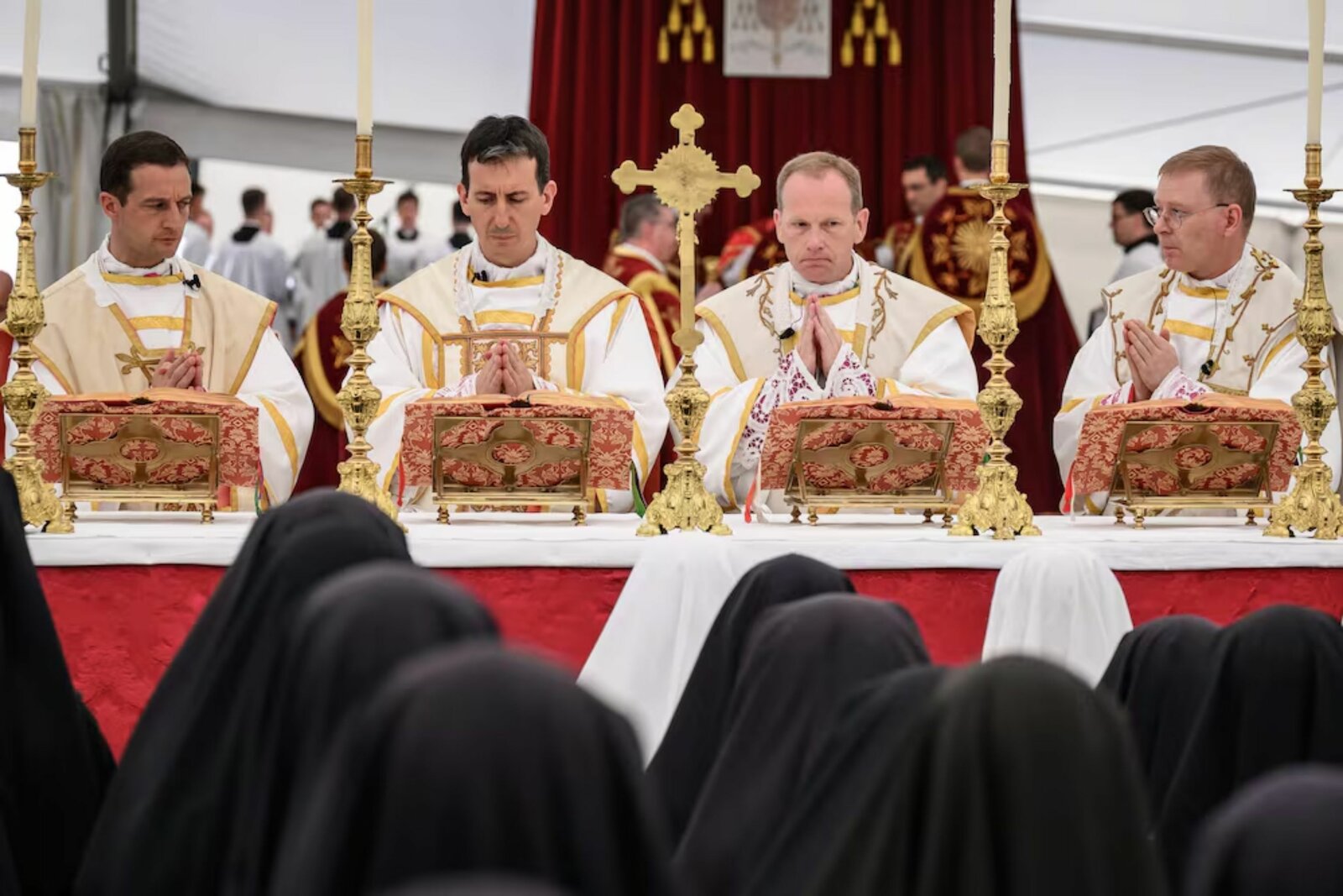 Fraternidad San Pío X ordena cuatro obispos sin autorización del Papa León XIV