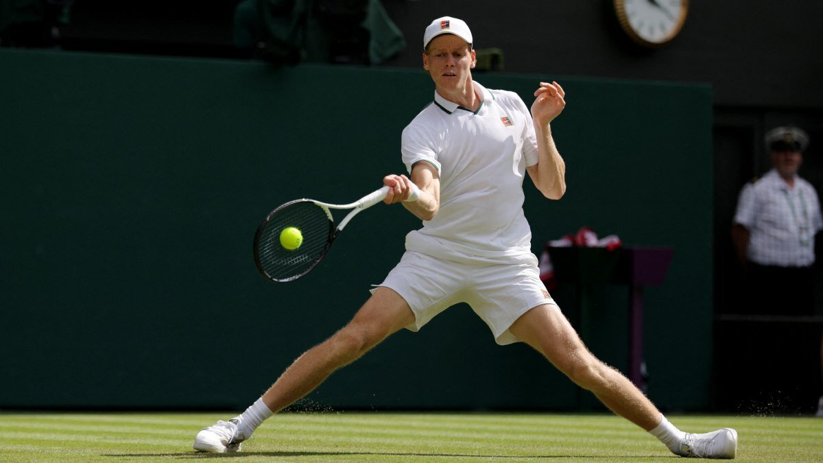 Sinner y Djokovic avanzan en Wimbledon con marcas históricas