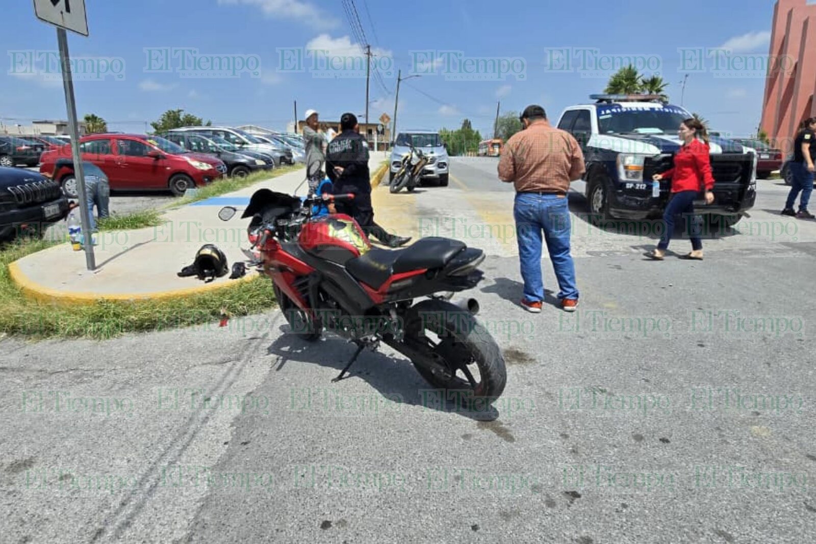Motociclista de Movistar resulta herido tras choque frente al gimnasio Milo Martínez