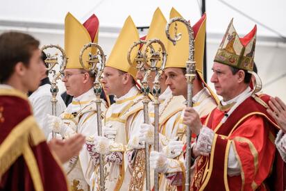 Vaticano confirma excomunión de obispos lefebvrianos tras consagraciones sin mandato