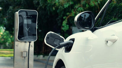 Santander prevé crecer 35% en crédito para autos eléctricos en 2026