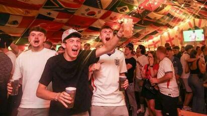 Aficionados ingleses podrán ver el México vs Inglaterra en pubs hasta el amanecer