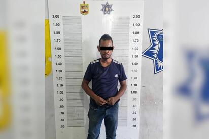 Sorprenden a hombre cuando presuntamente robaba cableado de una vivienda en la colonia Morelos