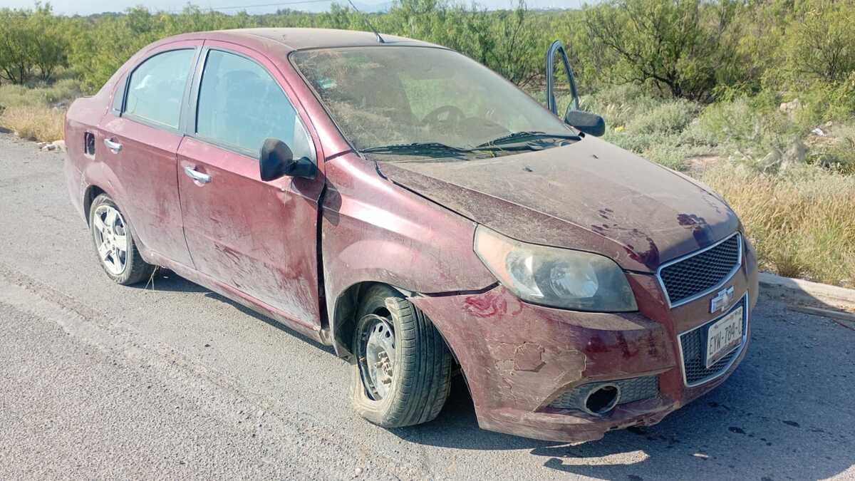 Conductora sale del camino en el libramiento Carlos Salinas de Gortari; resulta ilesa tras el accidente