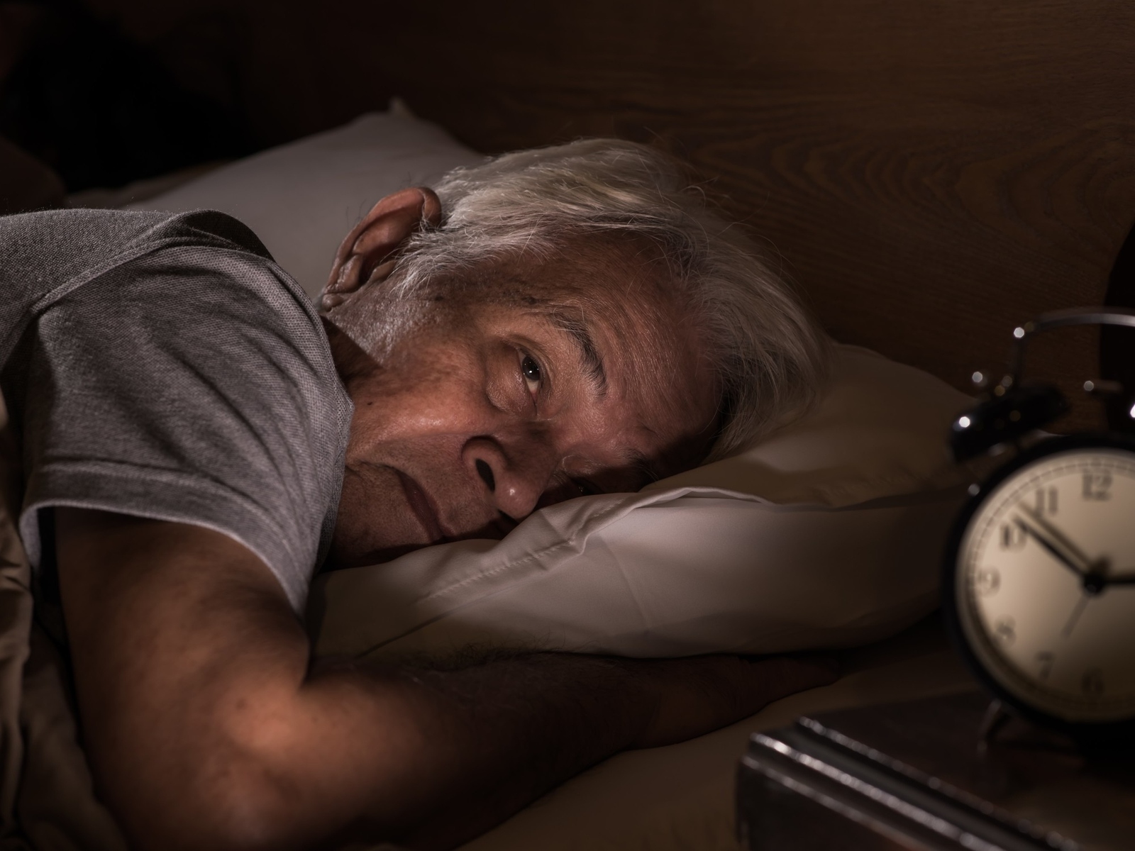 ¿Duermes menos de 7 horas después de los 60?