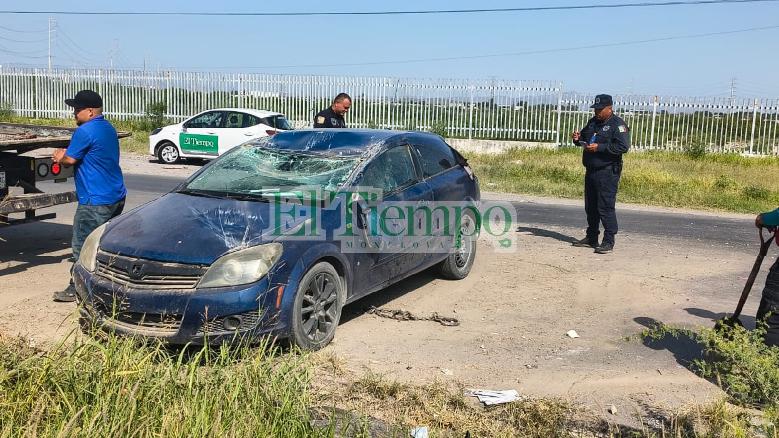 Exceso de velocidad provoca aparatosa volcadura en Frontera; conductor termina hospitalizado