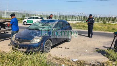 Exceso de velocidad provoca aparatosa volcadura en Frontera; conductor termina hospitalizado