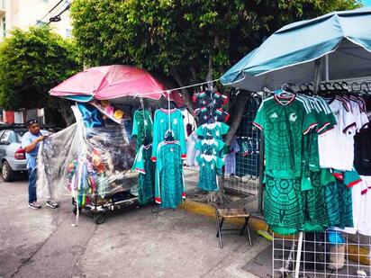 Playeras no oficiales del Tri dominan las ventas durante el Mundial en Piedras Negras