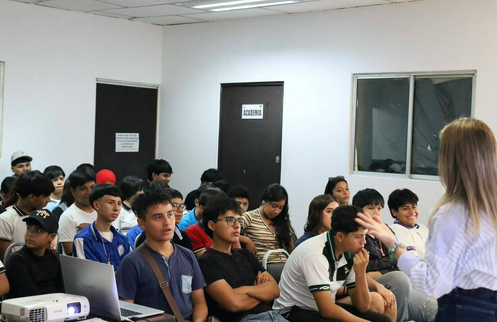 Programa Aplícate amplía su cobertura en vacaciones para prevenir conductas de riesgo entre adolescentes