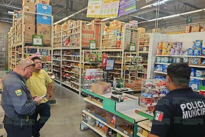 Roban mercancía de Bodega Aurrera tras ingresar por ductos del aire acondicionado