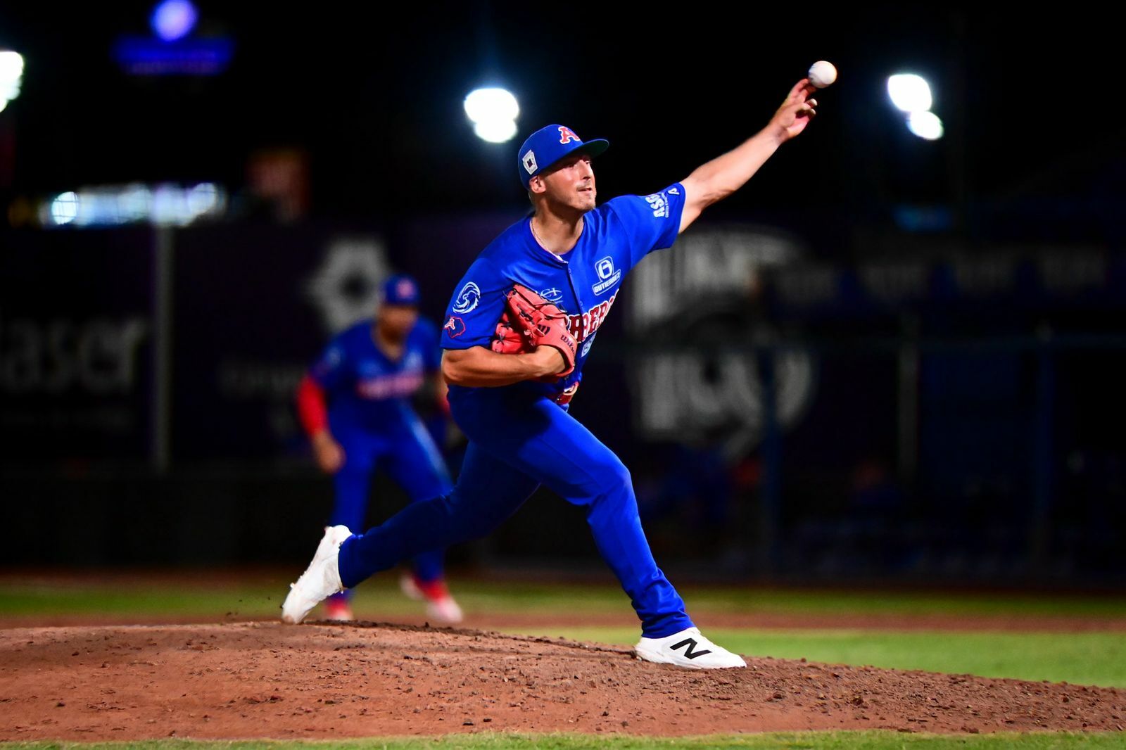 Luce Jake McSteen ene l primero de la serie ante Rieleros 