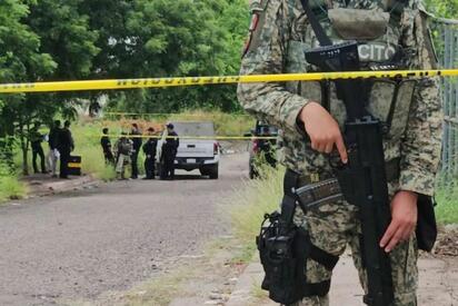 Dos hombres fueron asesinados y un adolescente resultó gravemente herido tras un ataque armado registrado dentro de un establecimiento comercial en Juchitán